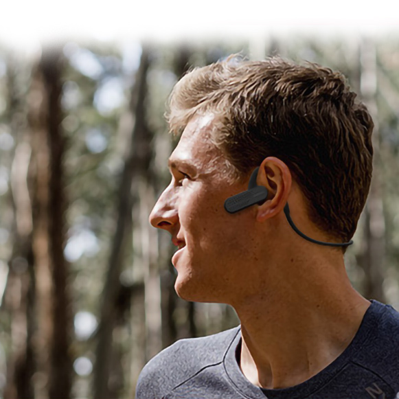 Sportovní bezdrátová Bluetooth sluchátka do uší s MP3 přehrávačem na sport.